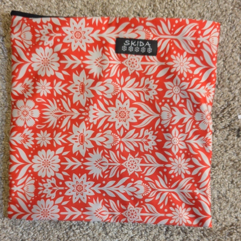 Skida Floral Red and White Neck Warmer
